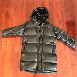 Aritzia Super Puff Mid Length - Hi-Gloss Black size Medium Superpuff